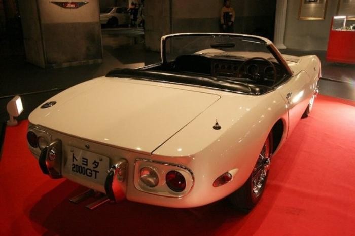 Toyota 2000GT Targa 1966: несостоявшийся автомобиль–актер (16 фото)