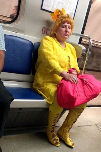 Модники и странные пассажиры в метро (30 фото)