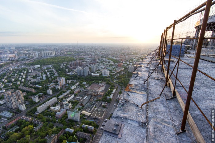 Московским руферам покорилось самое высокое здание Европы (21 фото)