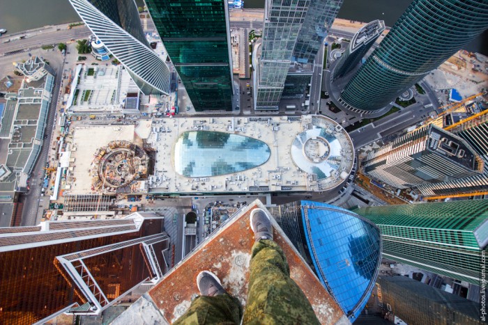 Московским руферам покорилось самое высокое здание Европы (21 фото)