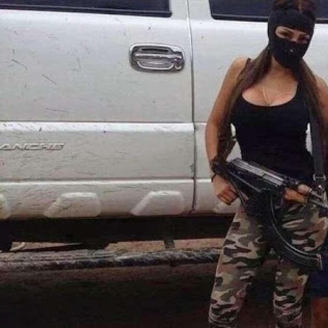 Фотографии из Instagram мексиканских наркобаронов (21 фото)