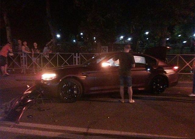 Федор Смолов разбил автомобиль за 9 миллионов рублей (4 фото)
