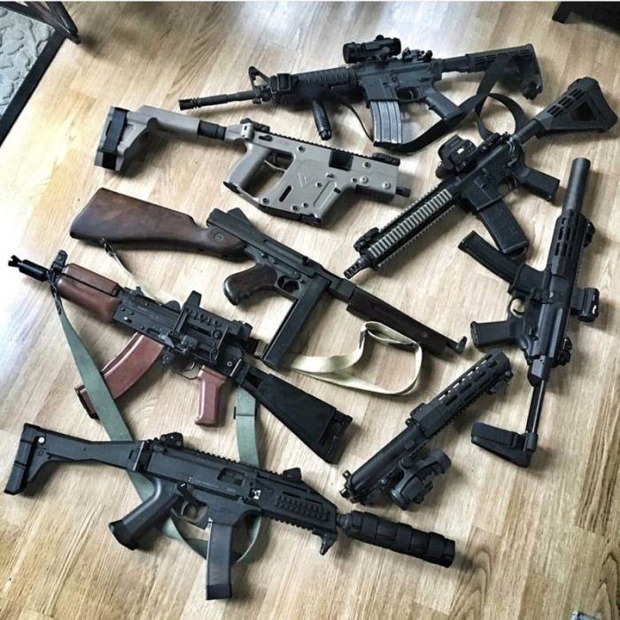 Американцы демонстрируют в сети свои коллекции оружия (24 фото)