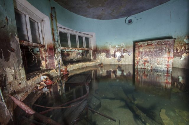 Необычное советское бомбоубежище, заброшенное уже давно (13 фото)