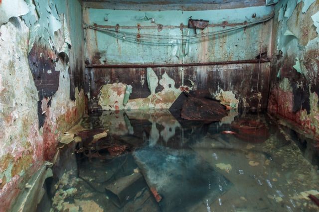 Необычное советское бомбоубежище, заброшенное уже давно (13 фото)