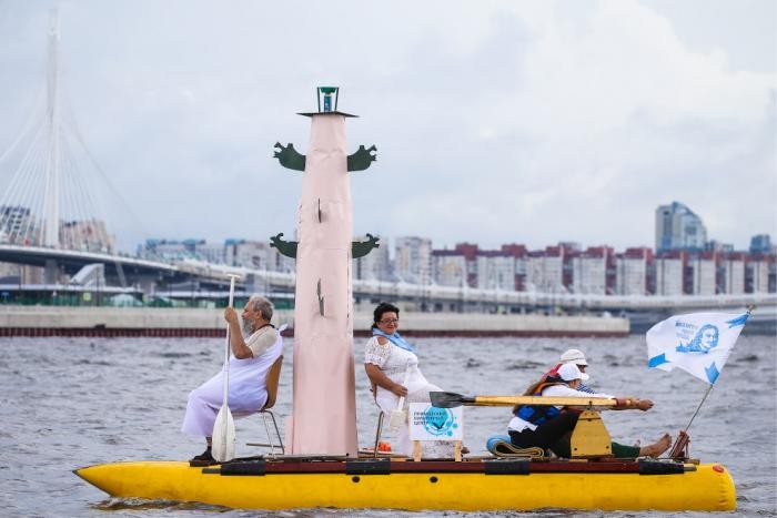 Шоу самодельных плавательных конструкций в Санкт-Петербурге (11 фото)