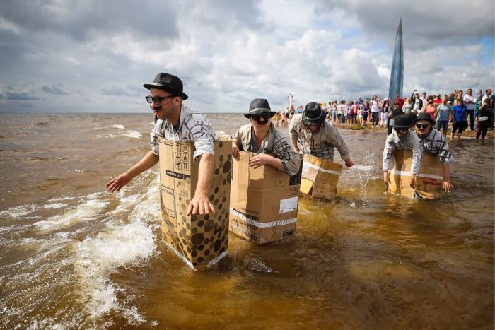 Шоу самодельных плавательных конструкций в Санкт-Петербурге (11 фото)