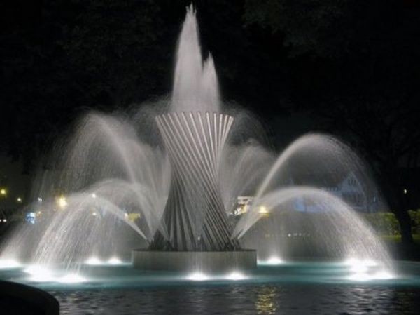 Фотографии самых красивых и креативных фонтанов (25 фото)