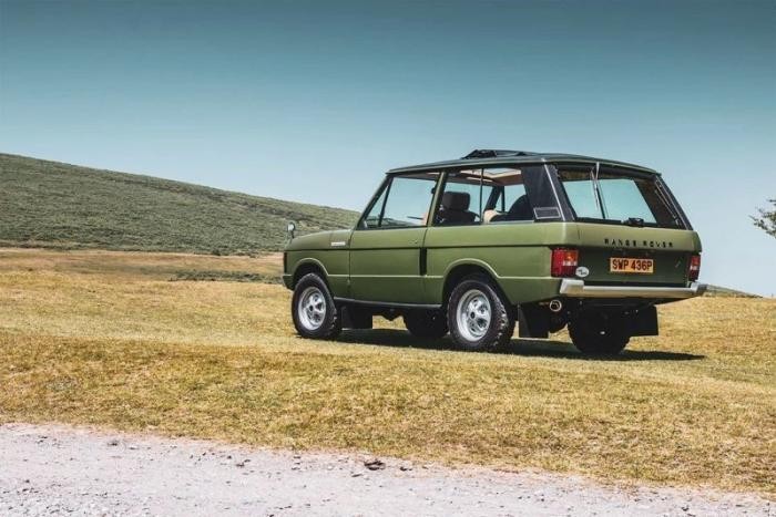 Старенький Range Rover ушел с молотка за кругленькую сумму (8 фото)