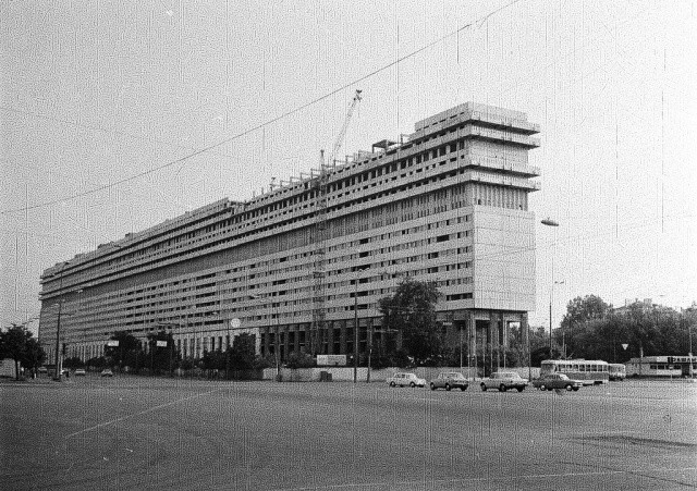 Необычное 14-этажное здание в Москве (6 фото)