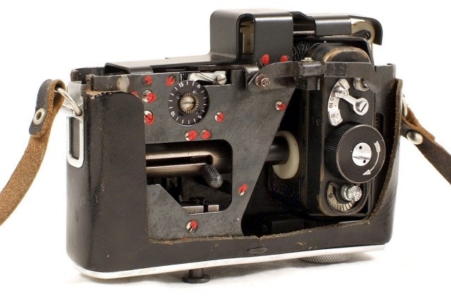 Шпионская камера, замаскированная под фотоаппарат "Зенит-Е" (6 фото)