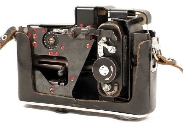 Шпионская камера, замаскированная под фотоаппарат "Зенит-Е" (6 фото)