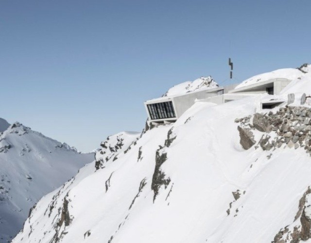 В австрийских Альпах был открыт музей Джеймса Бонда (10 фото)