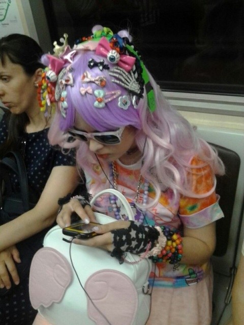 Современные модники, которых можно встретить в метро (28 фото)