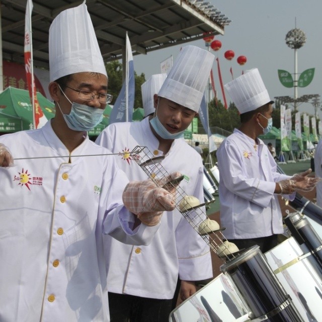 Китайский фестиваль "солнечной еды" (12 фото)