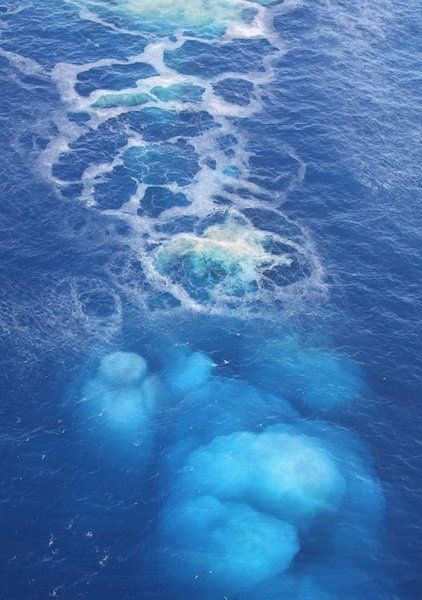Подводное извержение вулкана на Канарских островах (10 фото)