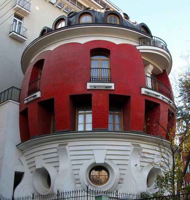 Дом-яйцо в Москве как символ лужковской архитектуры (8 фото)
