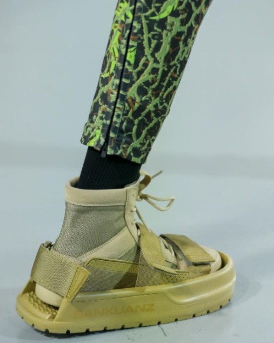 Модный китайский бренд удивил новой коллекцией обуви (6 фото)