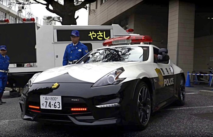 Автомобили японских полицейских
