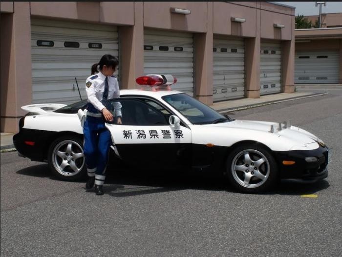 Автомобили японских полицейских