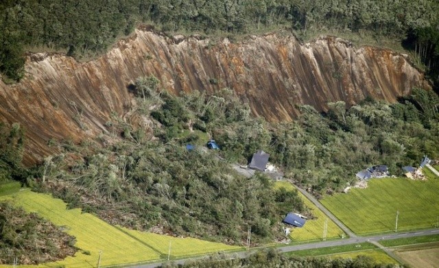 Последствия землетрясения на японском острове Хоккайдо (5 фото)