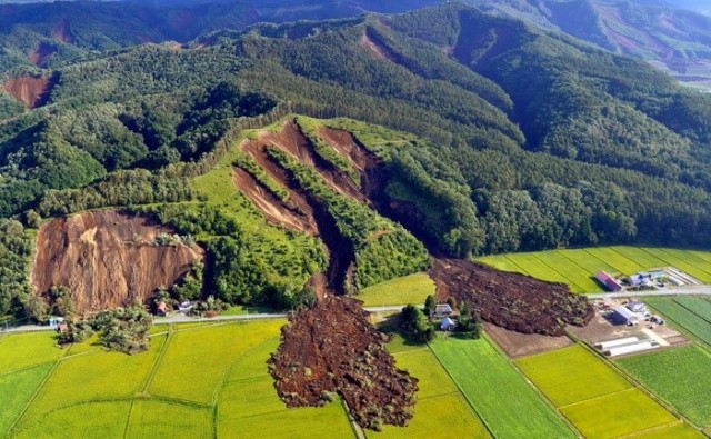 Последствия землетрясения на японском острове Хоккайдо (5 фото)