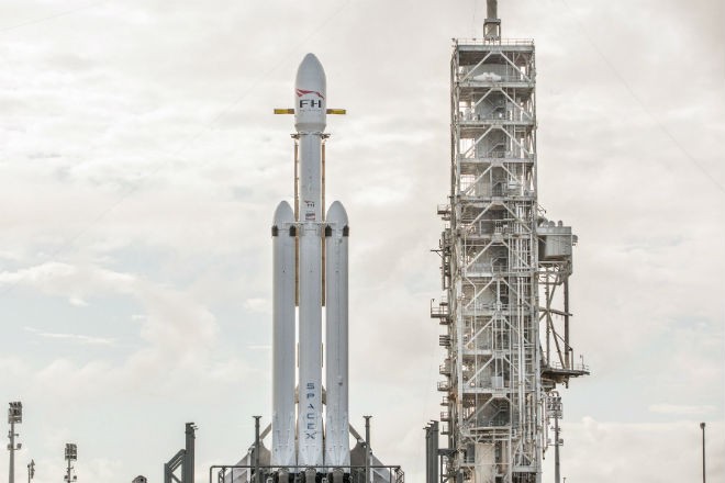 SpaceX выведет боевые лазеры США на орбиту
