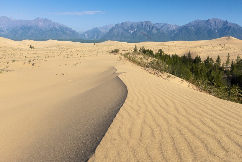 Чарские пески — невероятный пустынный пейзаж посреди сибирской тайги