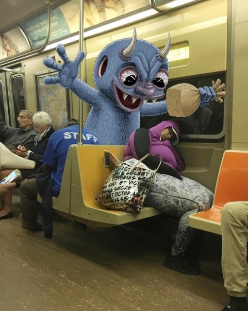 Осторожно! Монстры в метро! (20 фото)