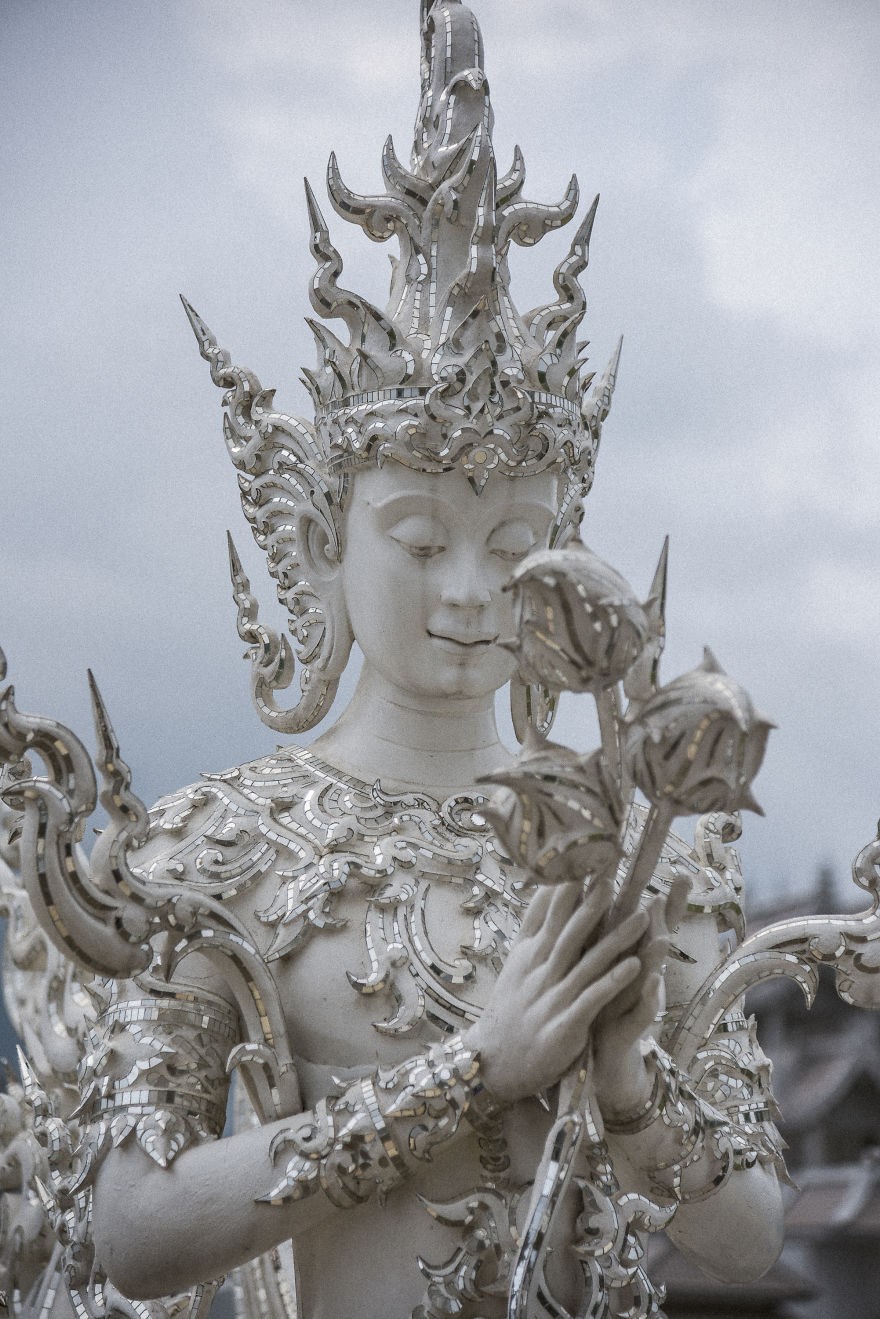 Удивильный храм Ват Ронг Кхун: белое чудо Таиланда