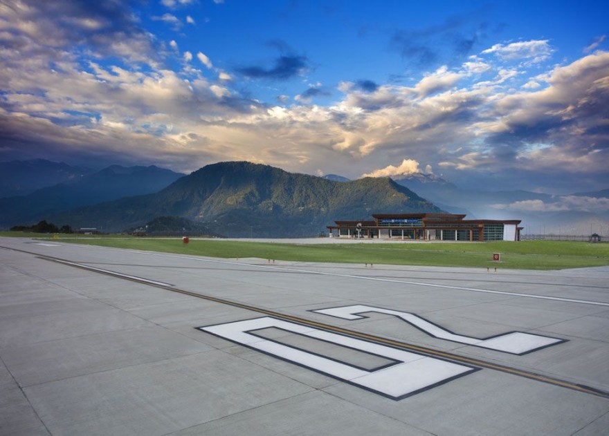 Самый живописный аэропорт в мире открыли в Гималаях