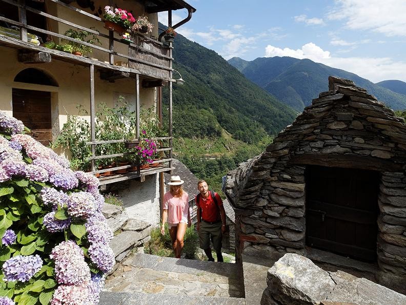 Крохотная деревушка в Швейцарии станет огромным отелем