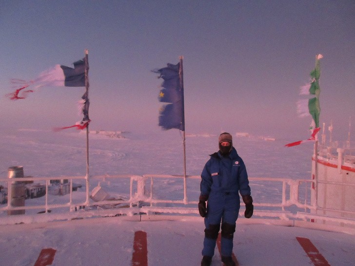 Как живут люди в Антарктиде (−80° и нельзя писать в душе)