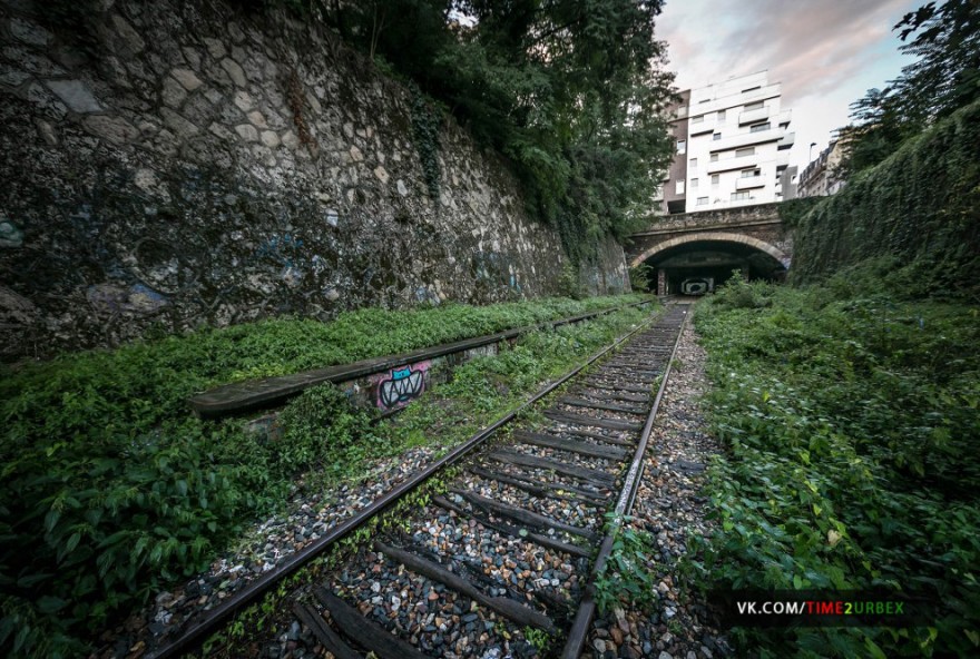 Заброшенная железнодорожная линия в центре Парижа