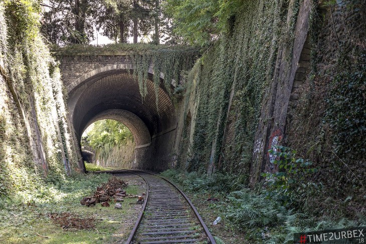 Заброшенная железнодорожная линия в центре Парижа
