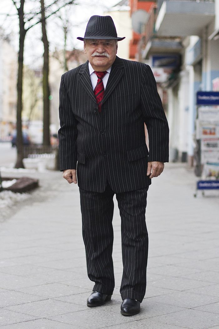 86-летний житель Германии ходит каждый день в разном
