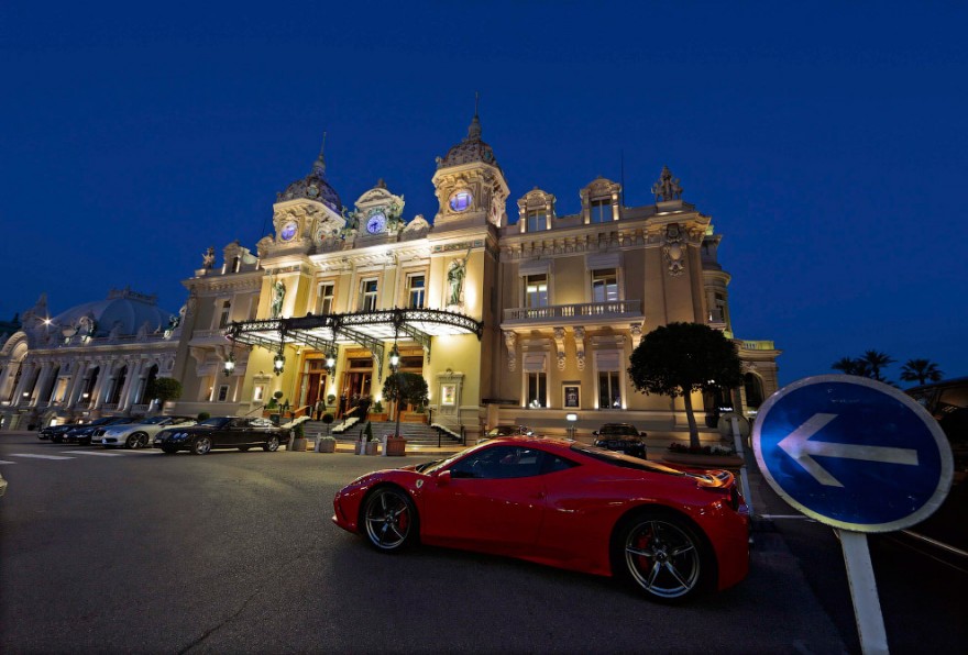 Роскошное казино Монте-Карло в Монако