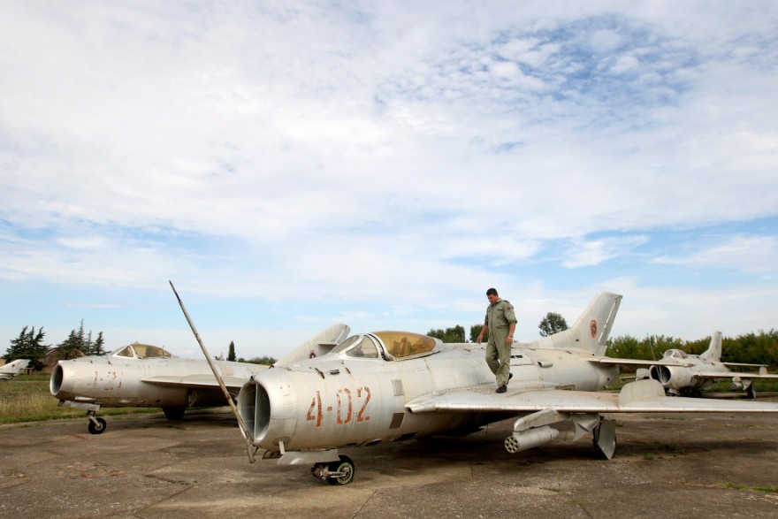 Экскурсия по кладбищу советских самолетов
