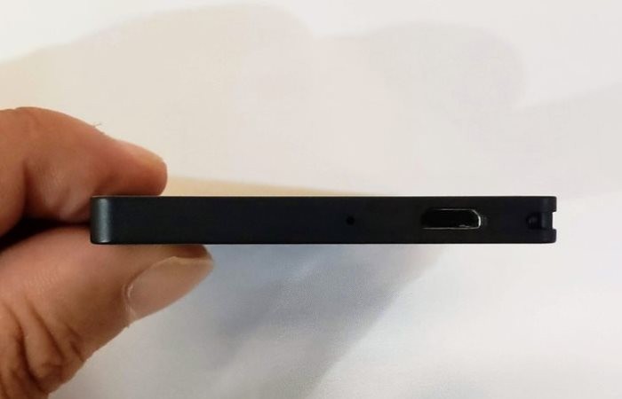 «Самый тонкий» смартфон размером с кредитку создан в Японии