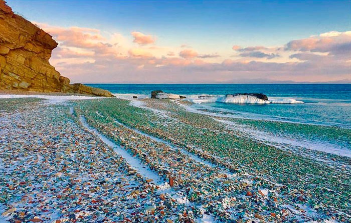 Стеклянный пляж в Приморском крае