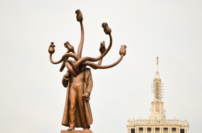 Самые странные и смешные памятники вождю русской революции