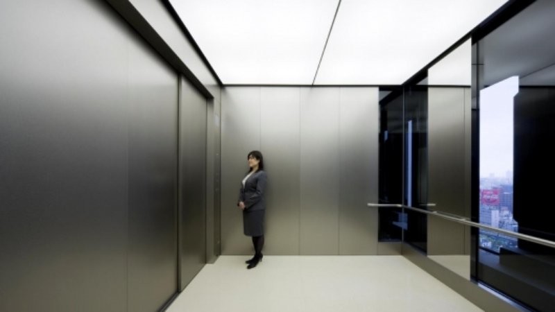 В Японии лучше не заходить в лифт первым