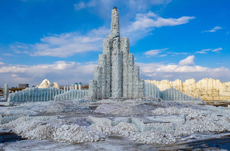 Таяние ледяных скульптур в Харбине