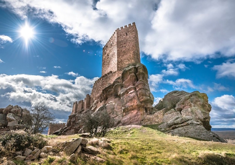 Испанский замок Сафра, который можно было увидеть в «Игре Престолов»