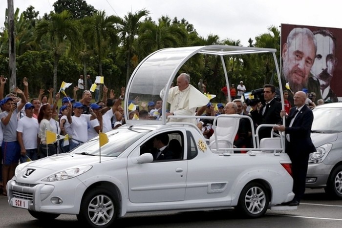 Новый «Папа Римский» начнет ездить на УАЗ «Пикап»