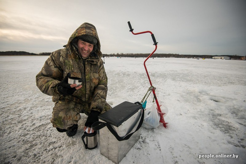 Подледная ловля на Минском море