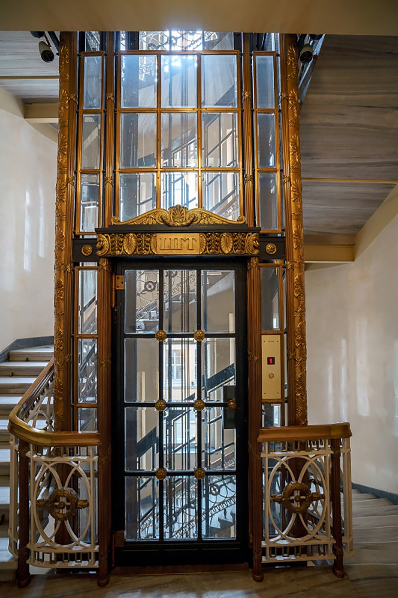 Дореволюционные лифты в Санкт-Петербурге в наше время