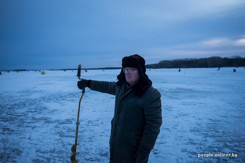 Подледная ловля на Минском море