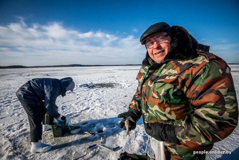 Подледная ловля на Минском море